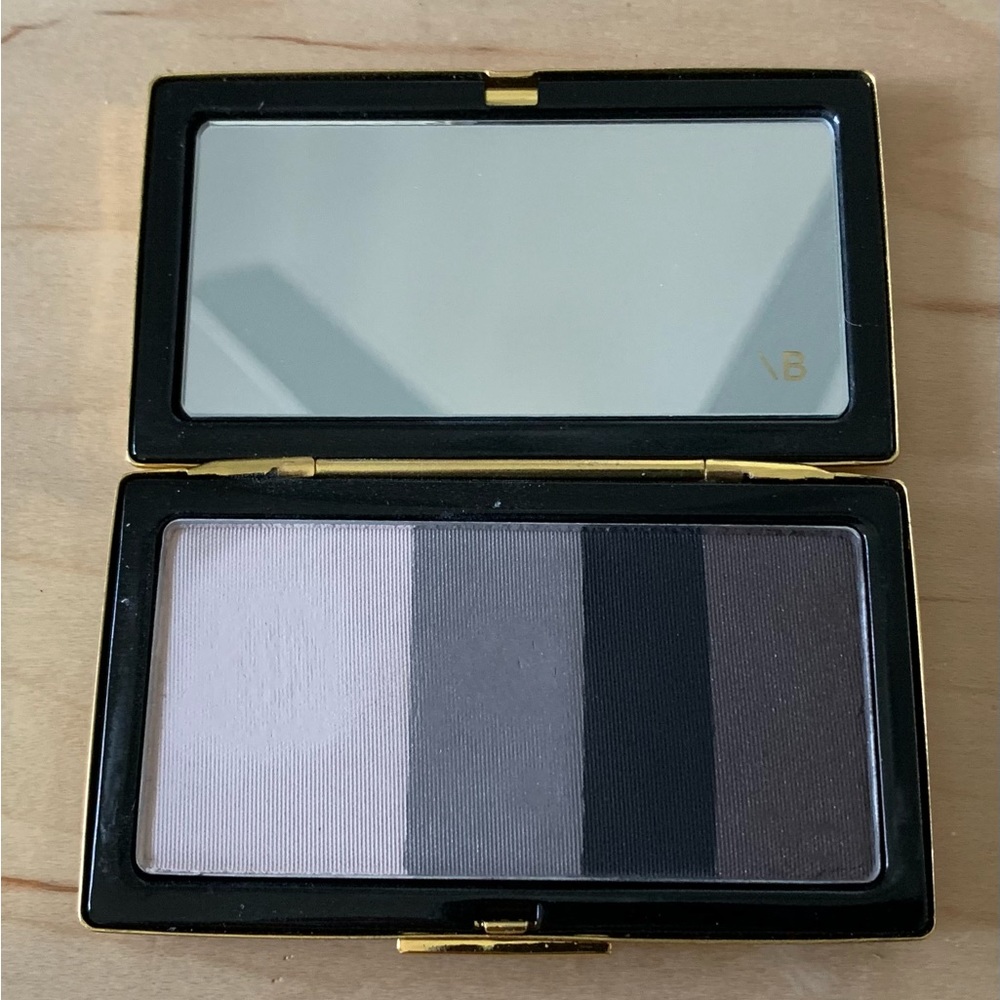 Victoria, Beckham Smokey Eye Brick Tuxedo